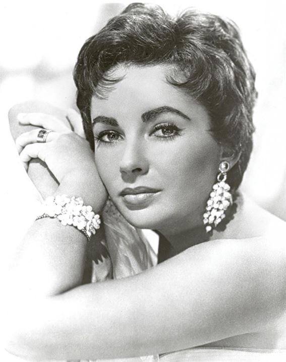 AmericasClassicBeauties_Elizabeth_Taylor_1953-810x1024