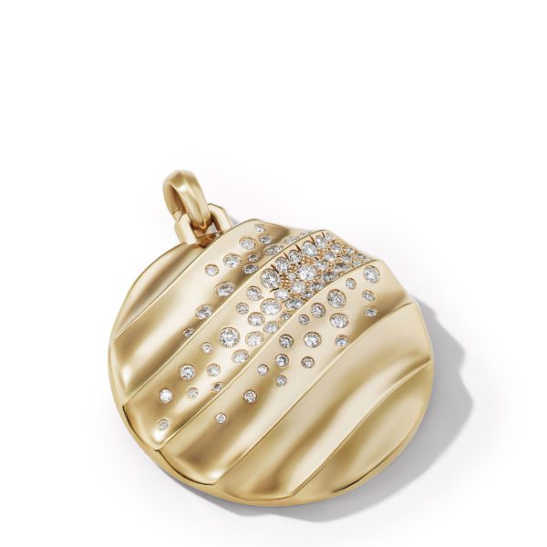 A round gold pendant with a seashell design, adorned with small, sparkling diamonds. The pendant features smooth, wavy ridges, with diamonds clustered in the center, creating a luxurious and elegant appearance.