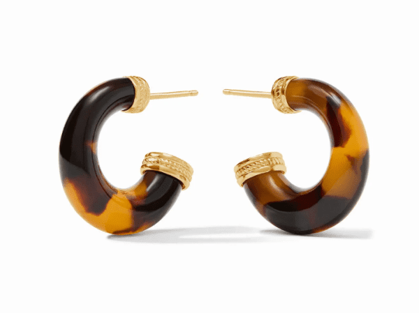 The Julie Vos Medium Madison Statement Hoop Earrings - Tortoise Shell are circular hoops featuring a blend of dark brown and amber hues in a tortoiseshell pattern, adorned with gold-tone accents near the posts.