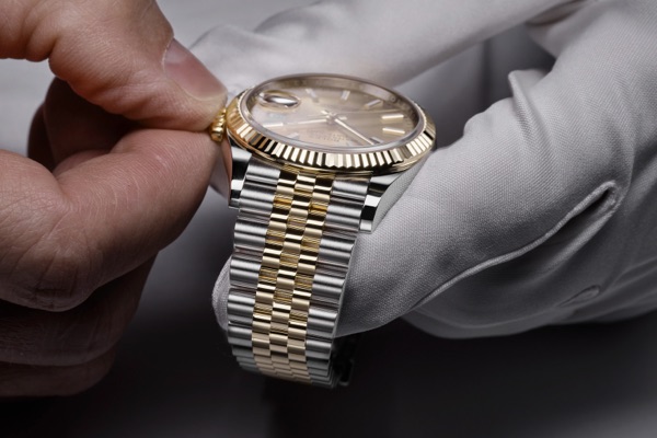 servicing your rolex - bromberg's